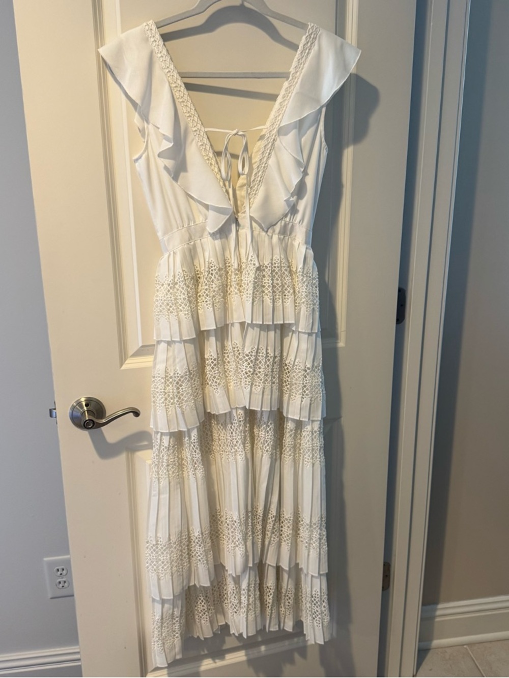 Self Portrait White Flounced Tiered Lace Sleeveless Victoria Midi Dress | 2 - Picture 7 of 9